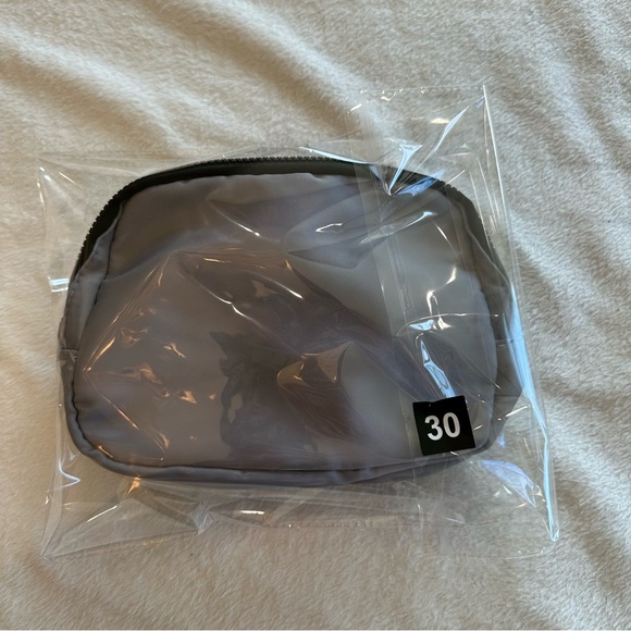 Sleek Black and Gray Men's Belt Bag - Picture 7 of 7